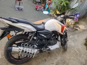 টিভিএস অ্যাপাচি আরটিআর ১৬০ টুভি ২০১৭ হোয়াইট