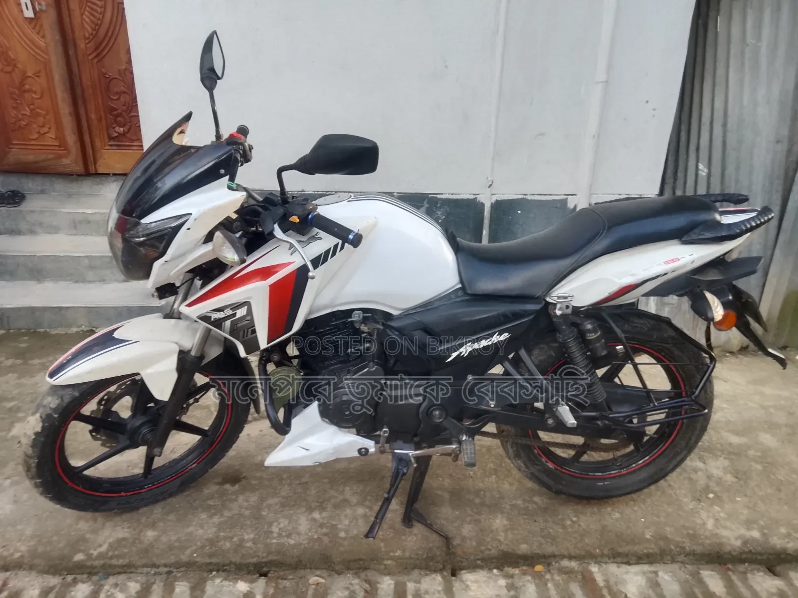 টিভিএস অ্যাপাচি আরটিআর ১৬০ টুভি ২০১৭ হোয়াইট