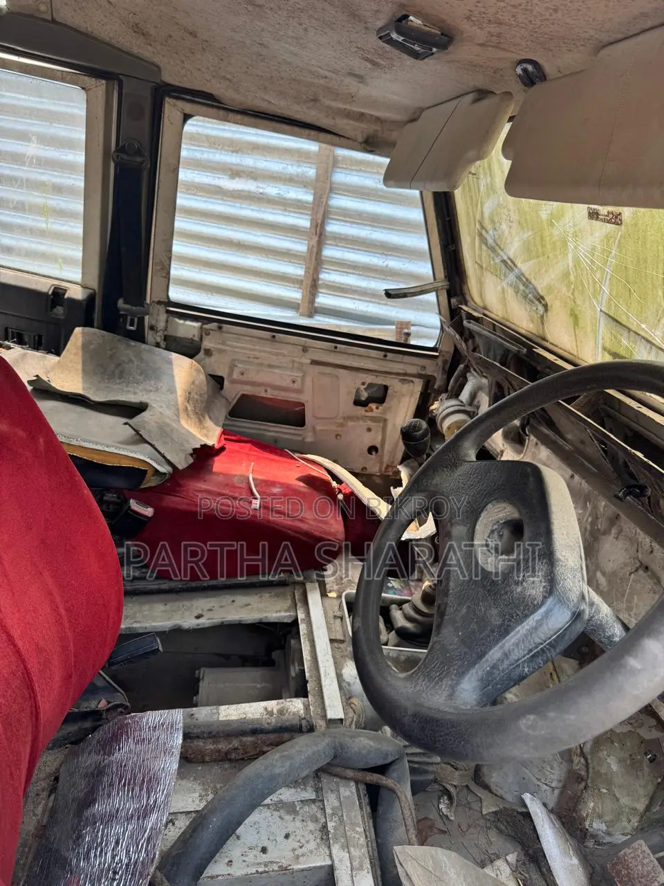 ল্যান্ড রোভার ডিফেন্ডার ১৯৯৬ সাদা