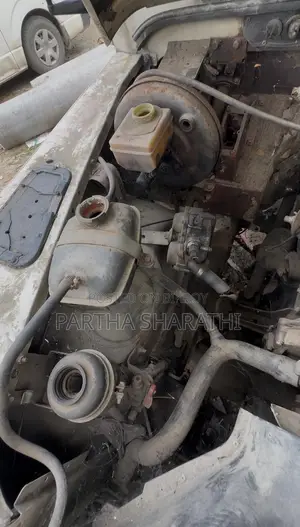 ল্যান্ড রোভার ডিফেন্ডার ১৯৯৬ সাদা