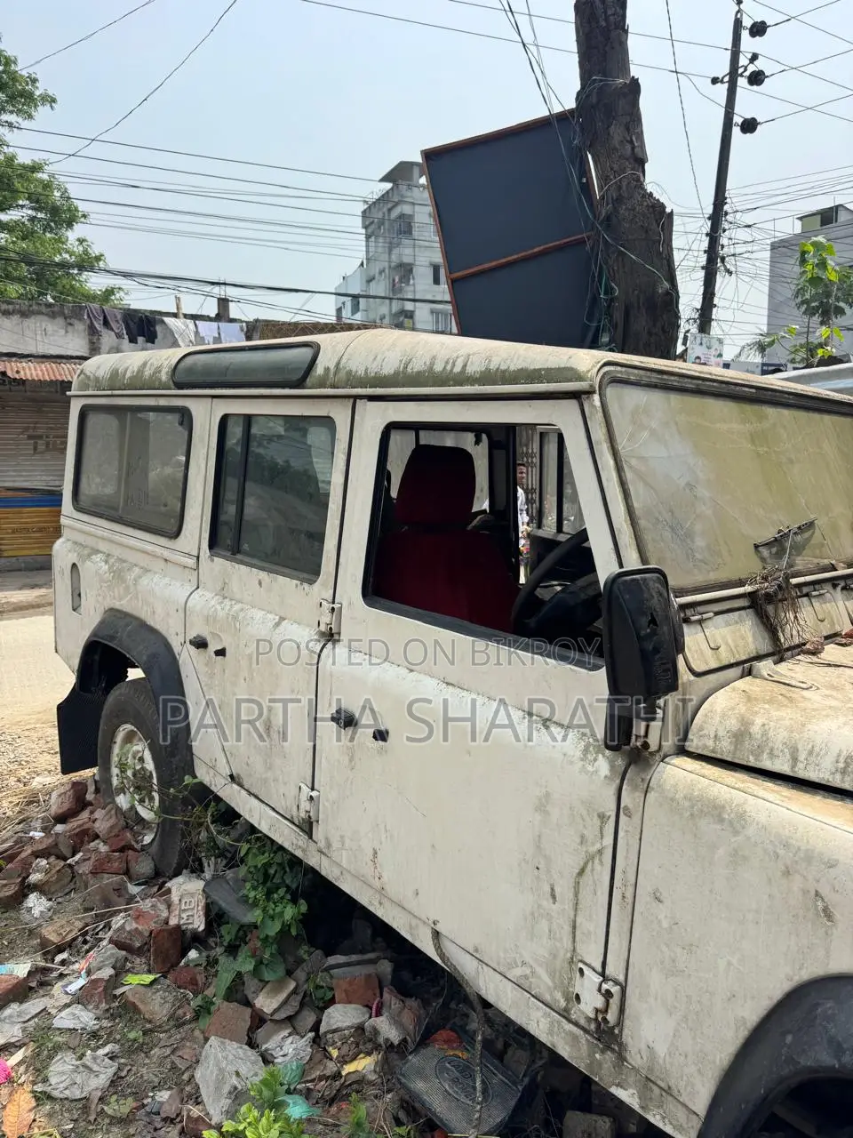 ল্যান্ড রোভার ডিফেন্ডার ১৯৯৬ সাদা