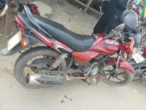 বাজাজ প্লাটিনা ১১০ ২০১৫ লাল