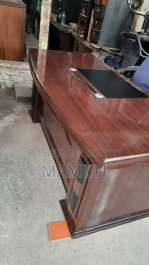 বস টেবিল