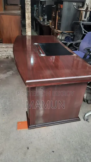 বস টেবিল