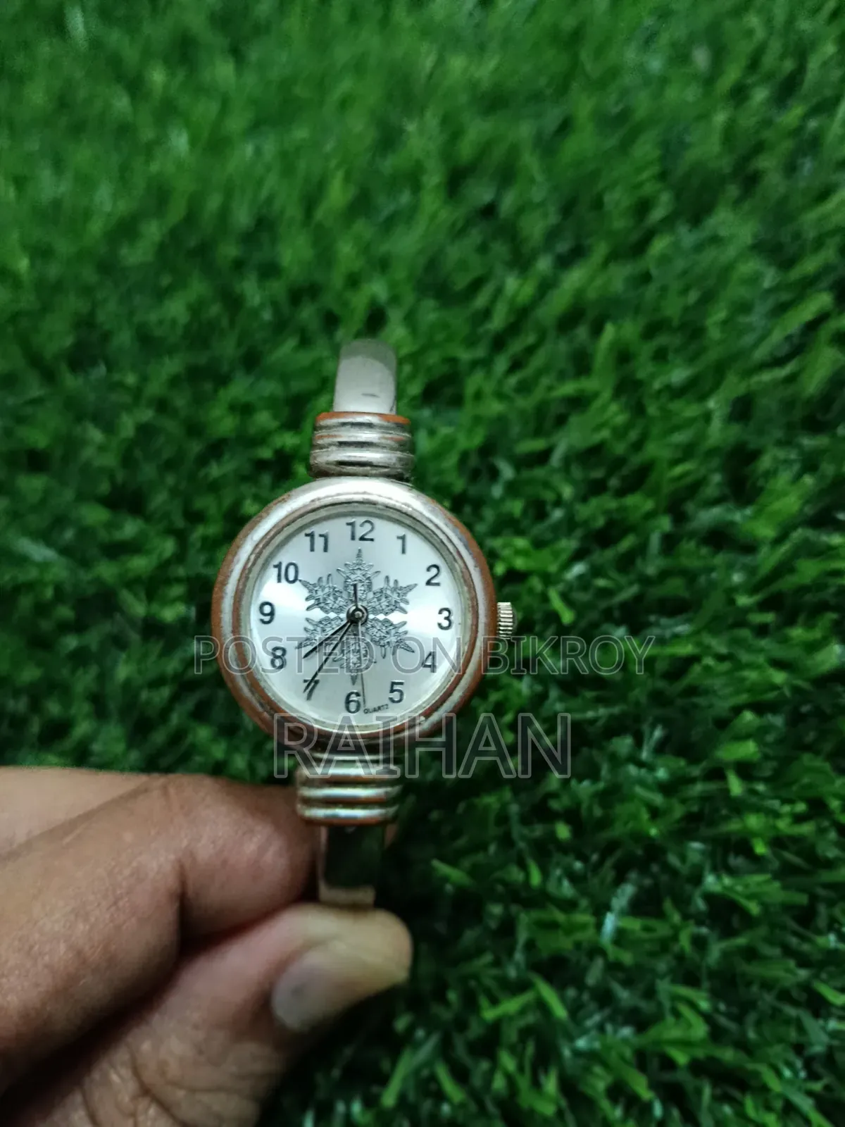 মহিলাদের ঘড়ি