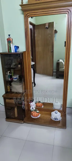 ড্রেসিং টেবিল