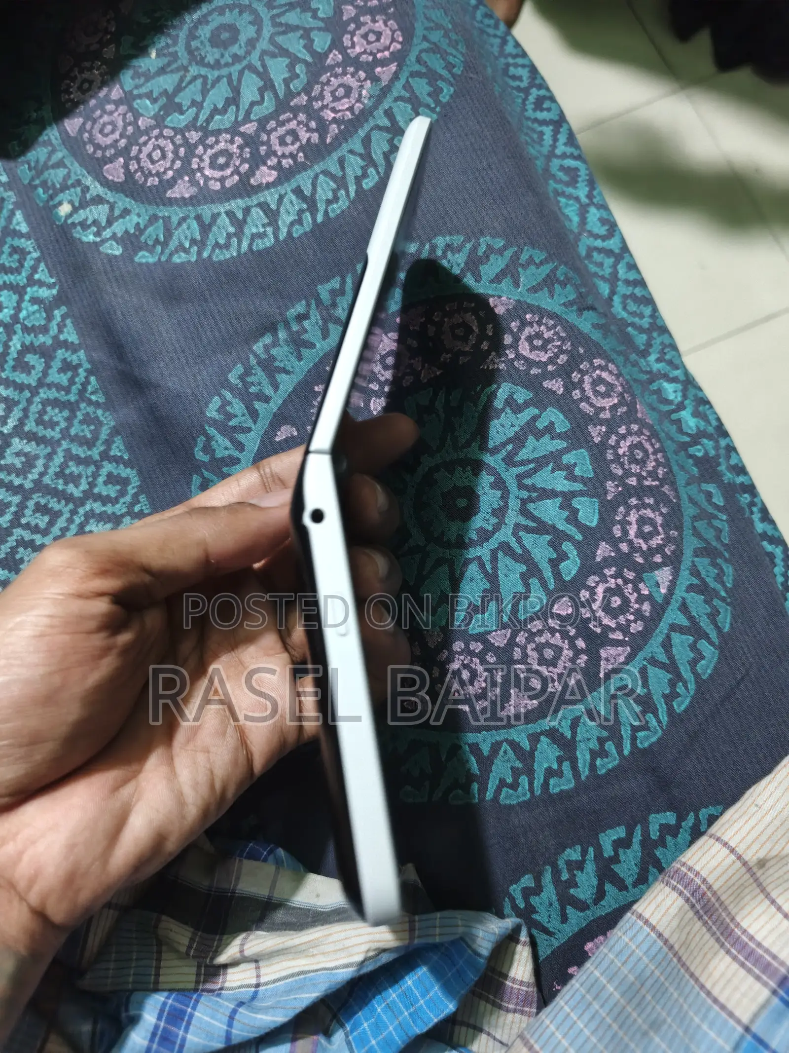 Nokia 2720 Flip 512 GB White