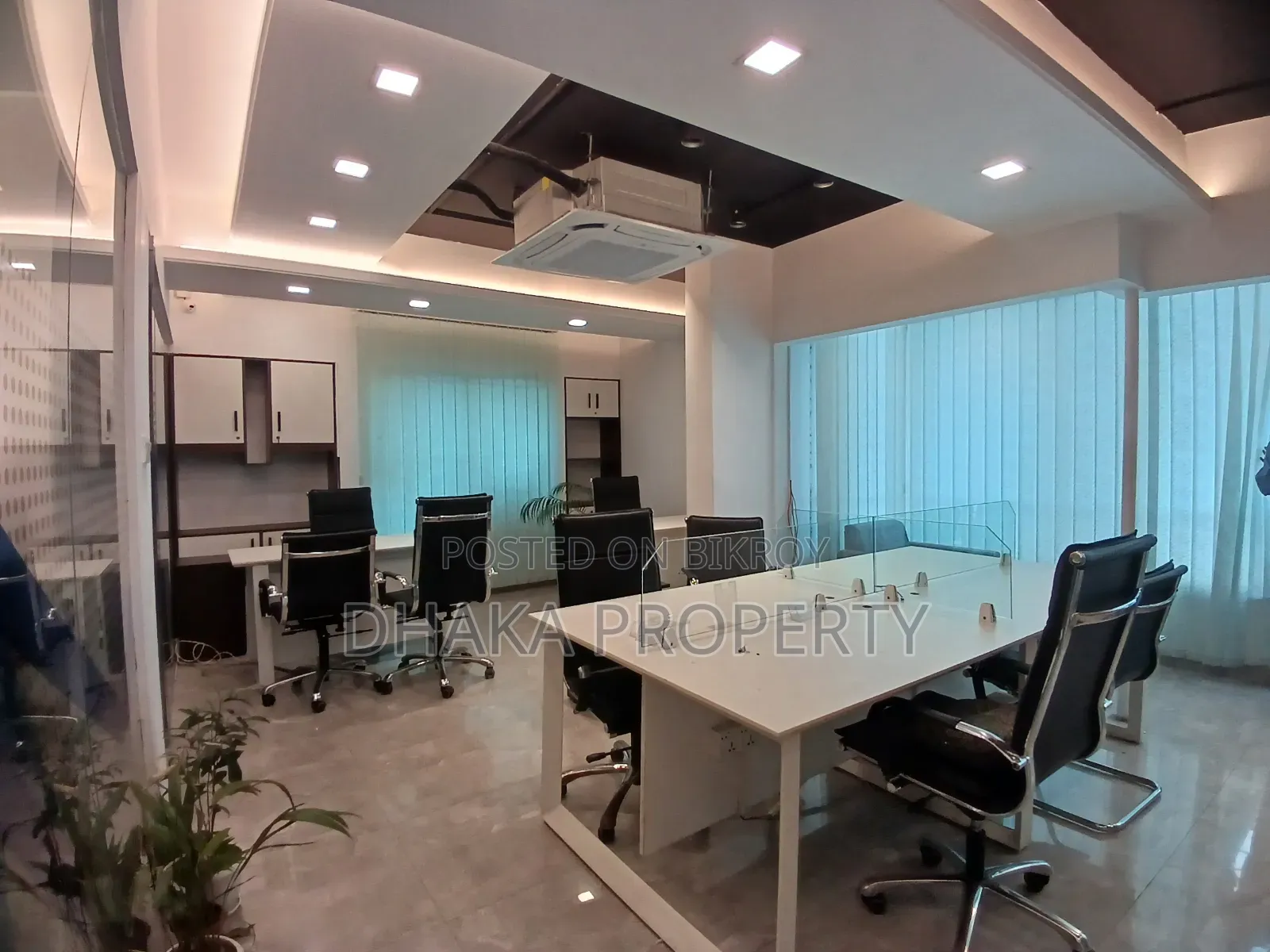 গুলশান এভিনিউতে ৪০০০ বর্গফুটের আকর্ষণীয় সাজানো গোছানো অফিস ভাড়া