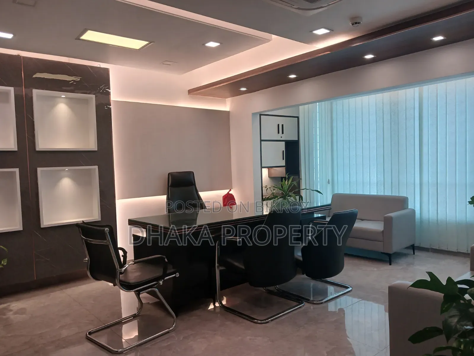 গুলশান এভিনিউতে ৪০০০ বর্গফুটের আকর্ষণীয় সাজানো গোছানো অফিস ভাড়া