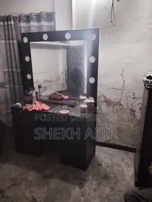 নতুন ড্রেসিং টেবিল