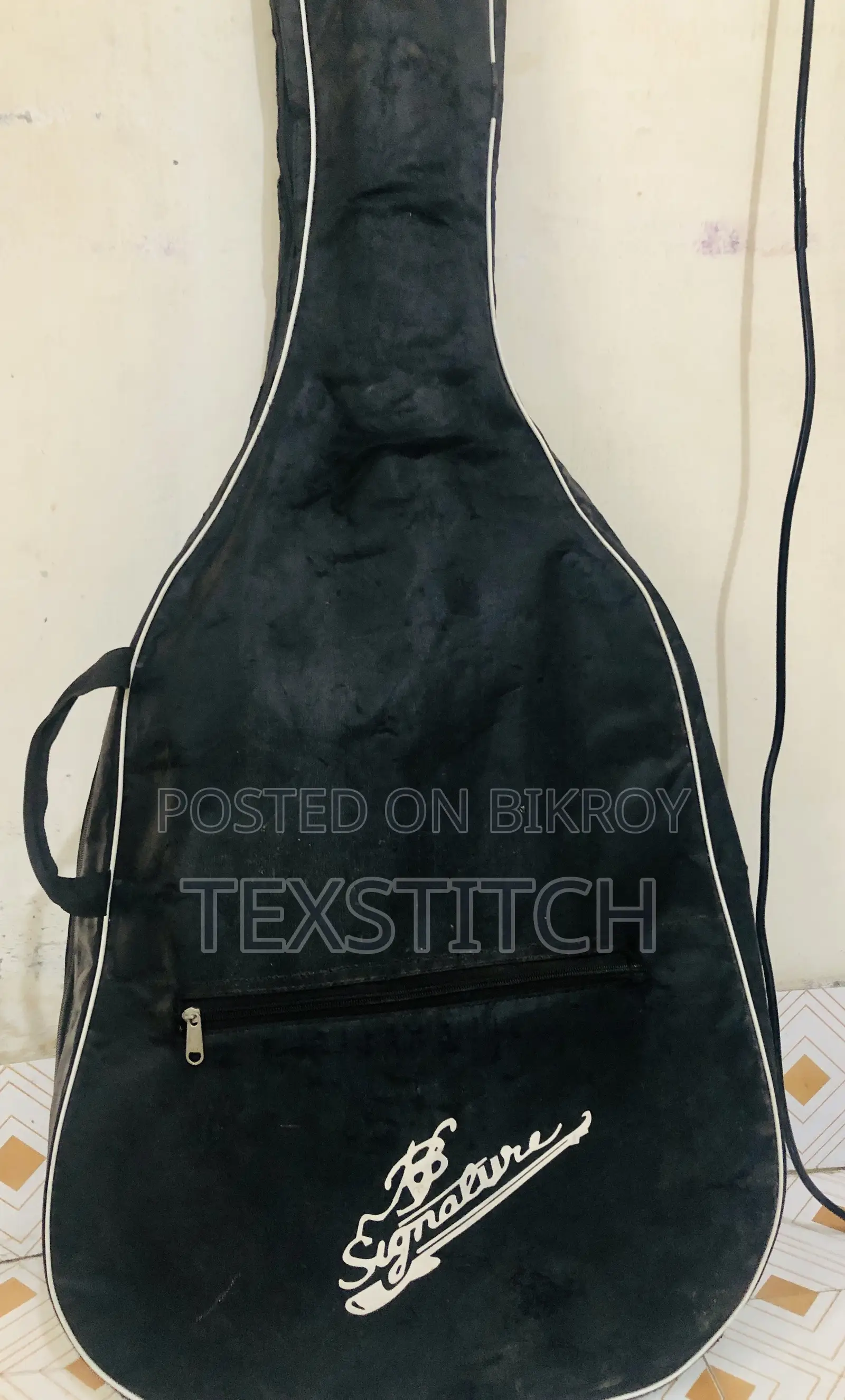 Signature Guiter