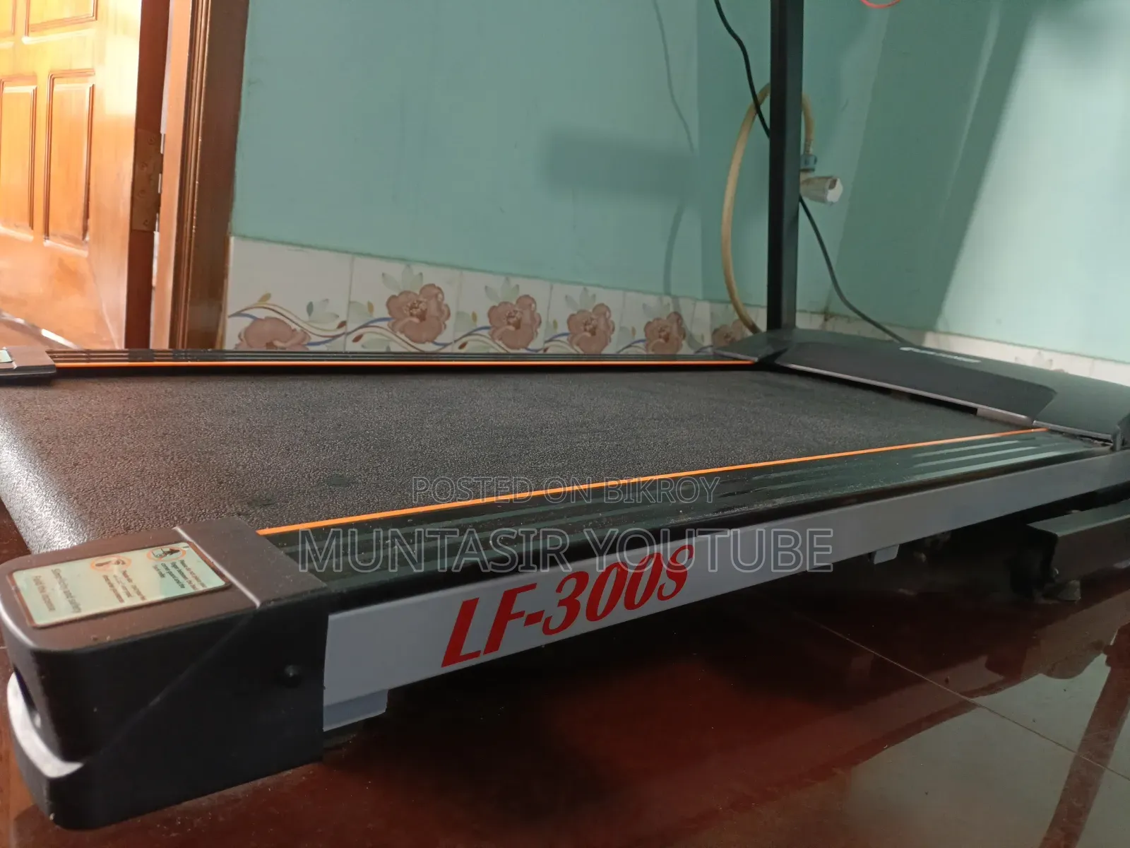 Life Fitness LF-300S Treadmill