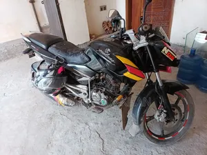 বাজাজ পালসার ১৩৫ এলএস ২০১১ ব্ল্যাক