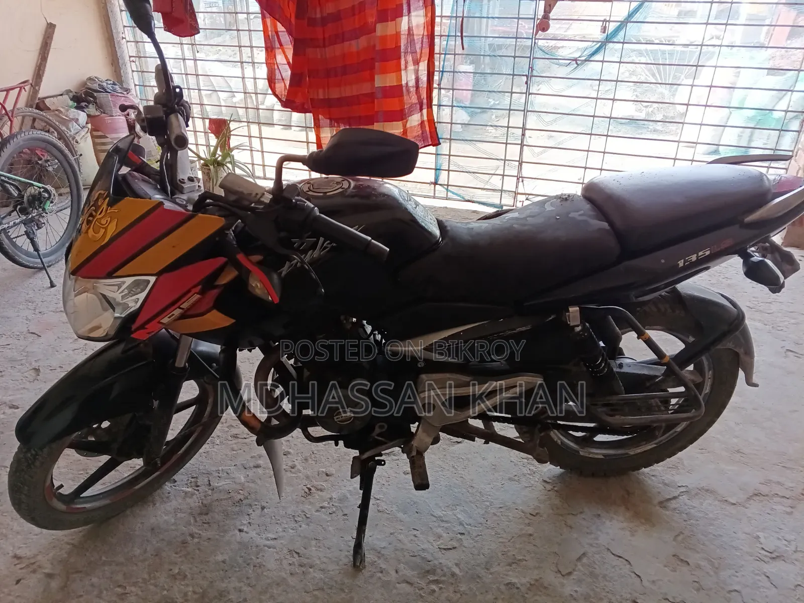 বাজাজ পালসার ১৩৫ এলএস ২০১১ ব্ল্যাক