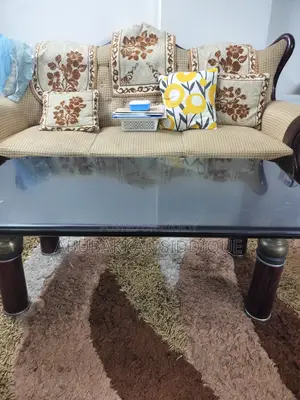 সেন্টার টেবিল