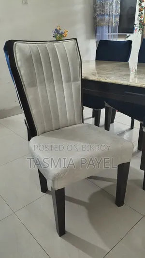 ডাইনিং টেবিল