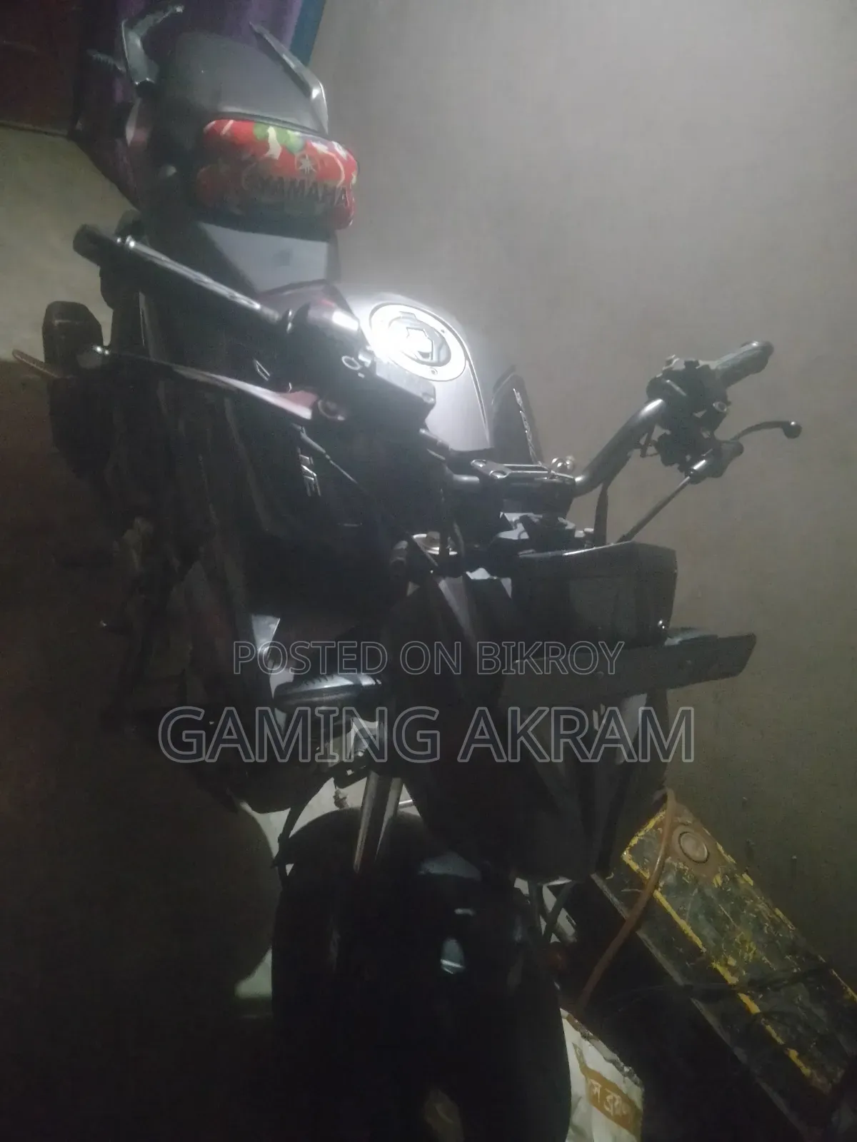 হিরো এক্সট্রিম ১২৫আর ২০২৫ কালো