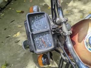 দায়াং ডিওয়াই১০০টি-৬এম ২০১২ রেড