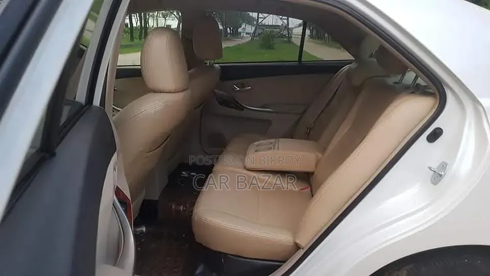 টয়োটা অ্যালিওন ২০১৫ পার্ল