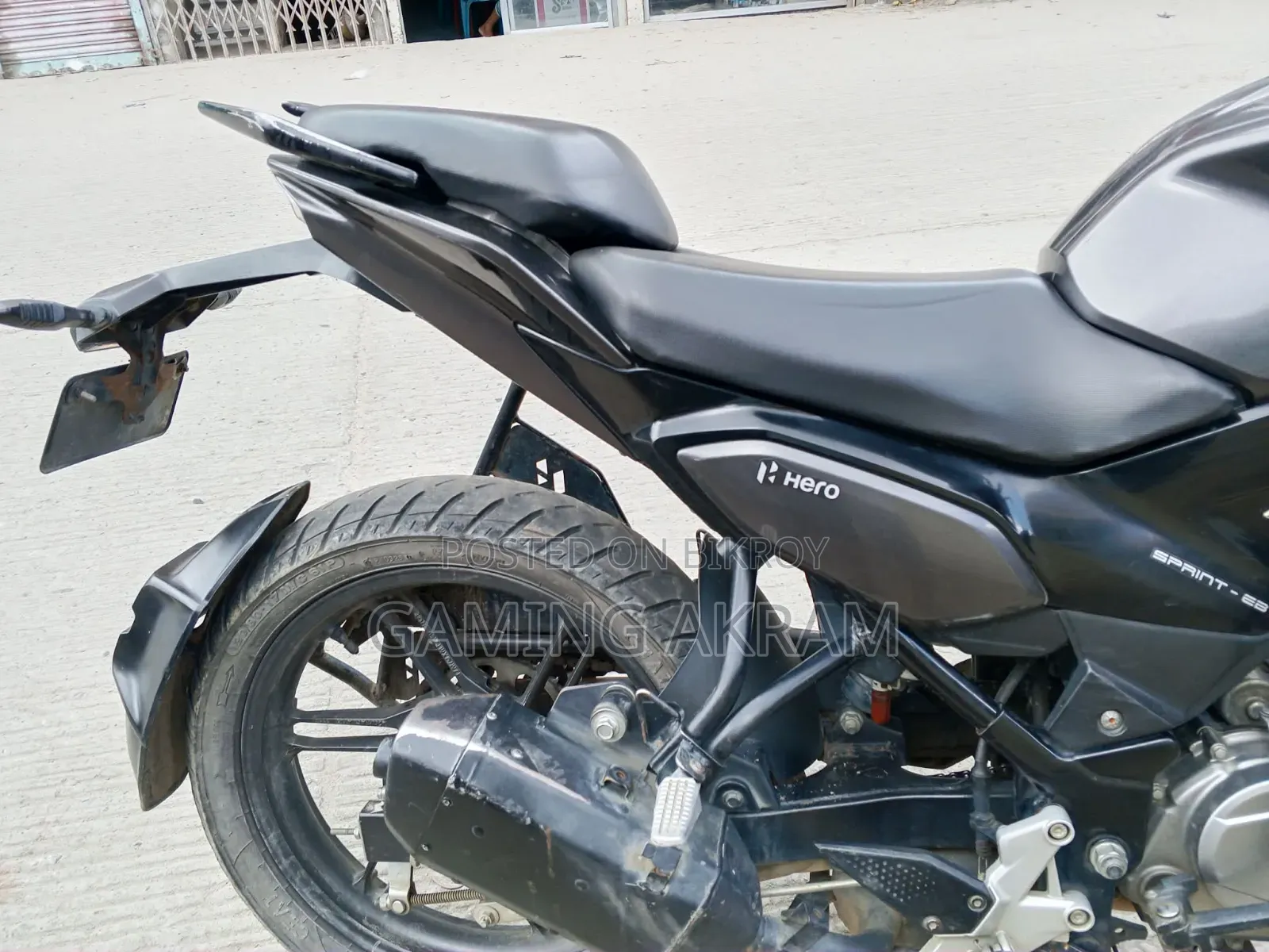 হিরো এক্সট্রিম ১২৫আর ২০২৫ কালো
