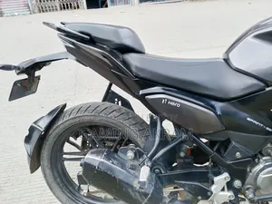 হিরো এক্সট্রিম ১২৫আর ২০২৫ কালো