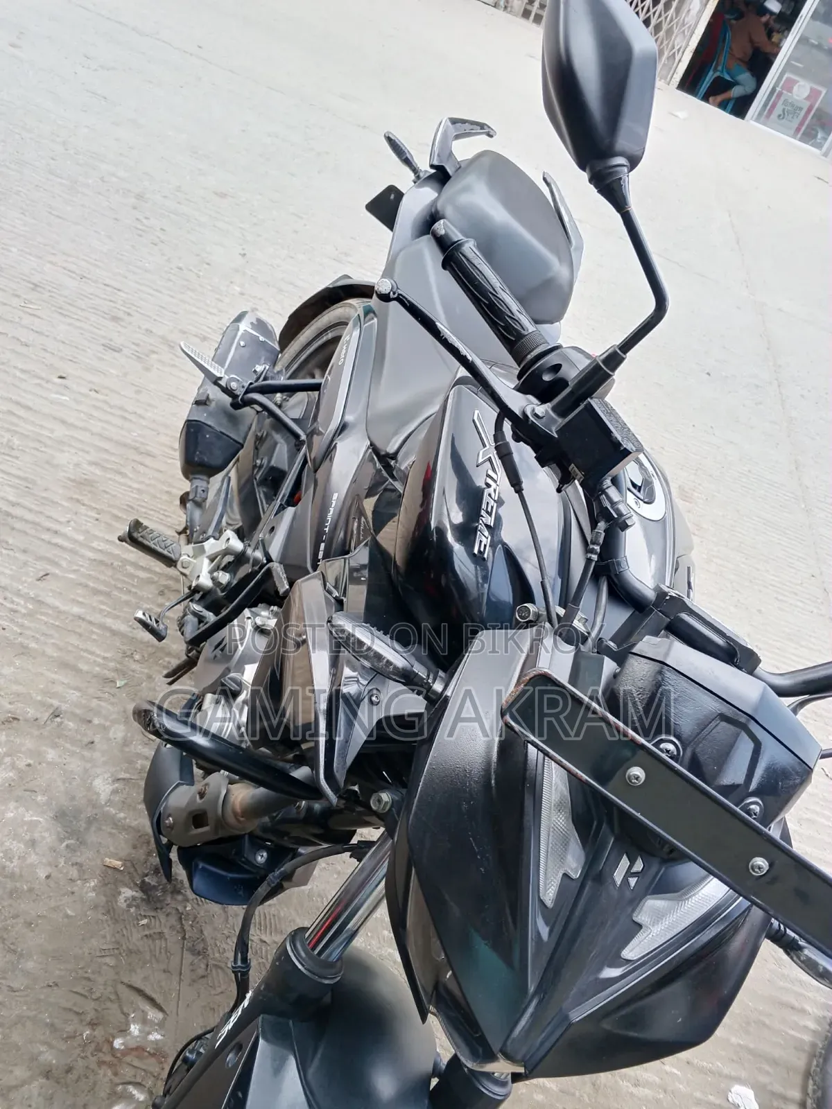 হিরো এক্সট্রিম ১২৫আর ২০২৫ কালো