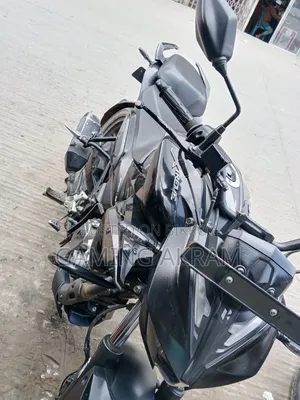 হিরো এক্সট্রিম ১২৫আর ২০২৫ কালো
