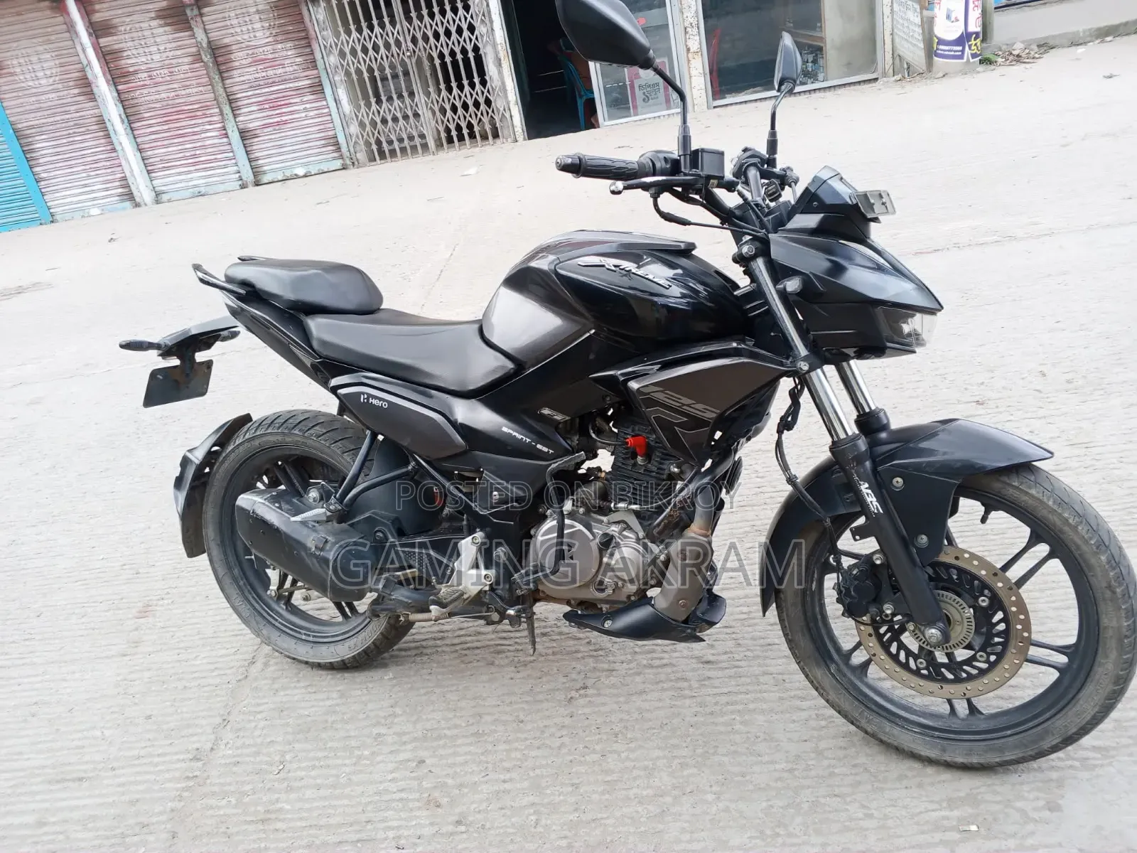 হিরো এক্সট্রিম ১২৫আর ২০২৫ কালো