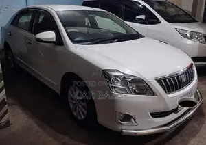 টয়োটা প্রিমিও ১.৫ এফডব্লিউডি ২০১৫ সাদা