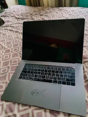 Laptop Apple MacBook Pro 2018 16GB Intel Core I7 SSD 256GB