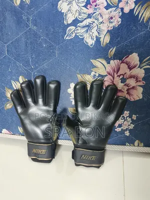 Emergency Sale: Nike brand goalkeeper gloves (with bag) for sale.