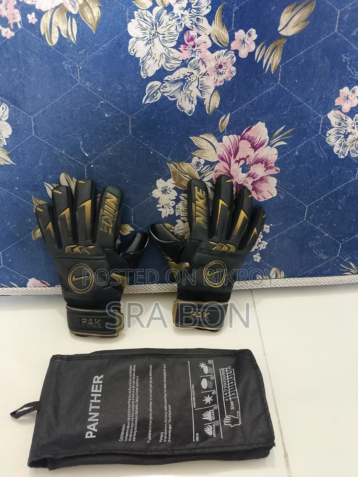 Emergency Sale: Nike brand goalkeeper gloves (with bag) for sale.