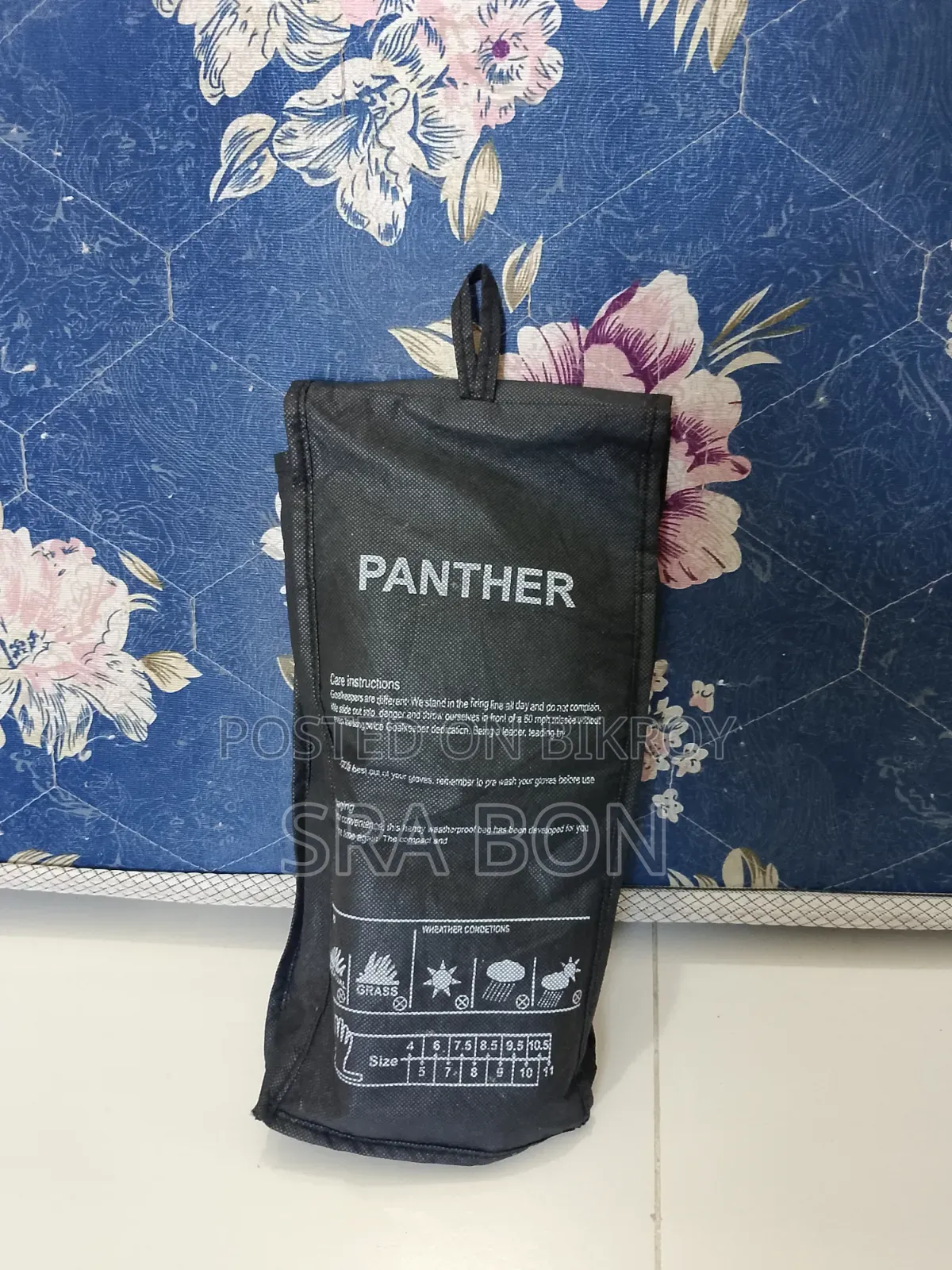 Emergency Sale: Nike brand goalkeeper gloves (with bag) for sale.