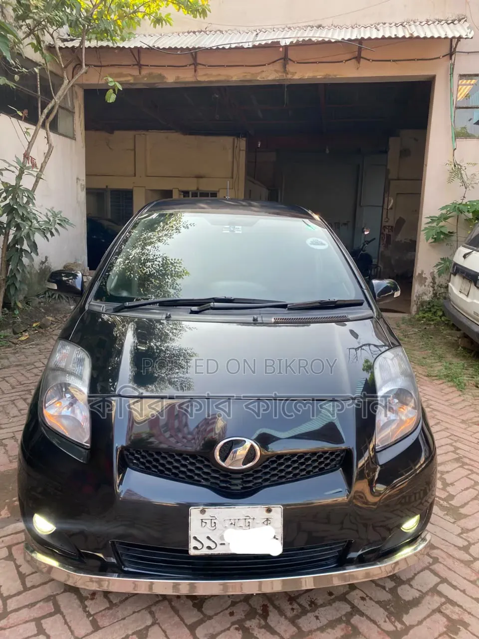 Toyota Vitz 2010 Black