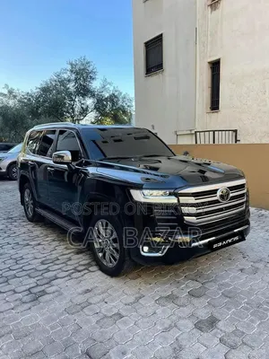 Toyota Land Cruiser LC300 2022 Black