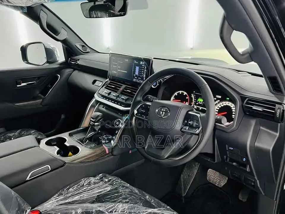 Toyota Land Cruiser LC300 2022 Black