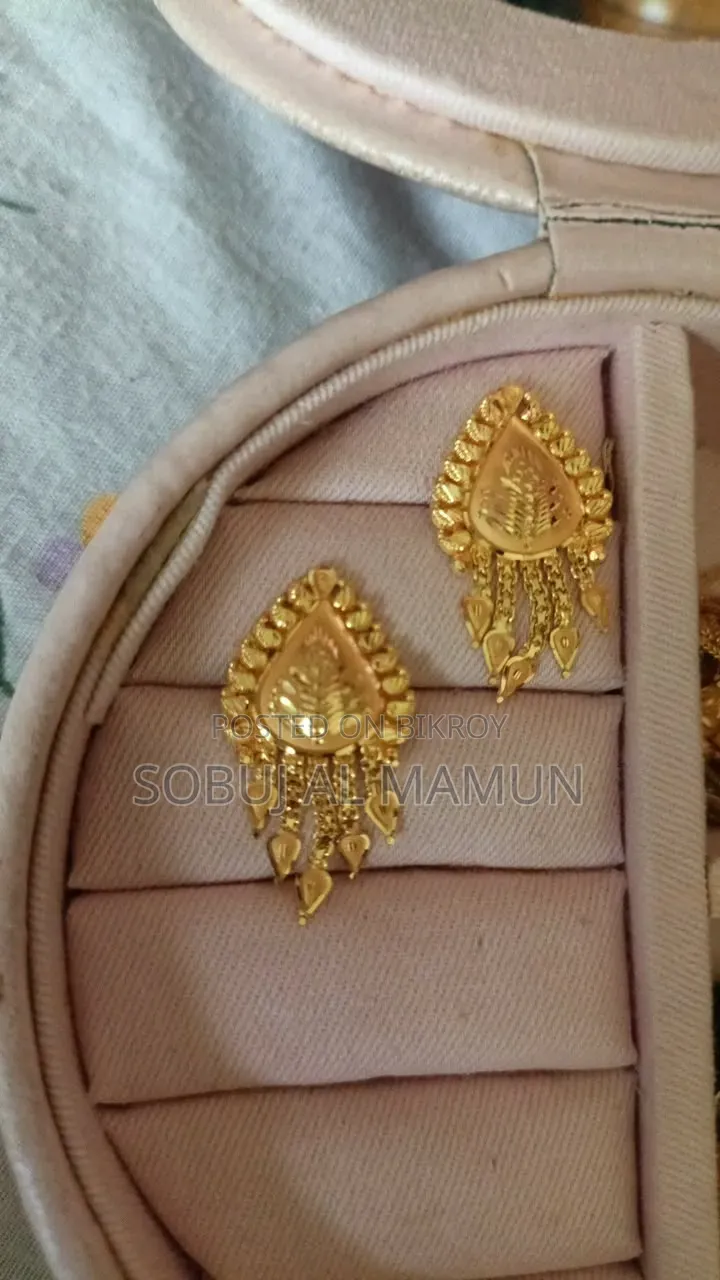 21 Carat Gold 5 Ani Earrings for Sale