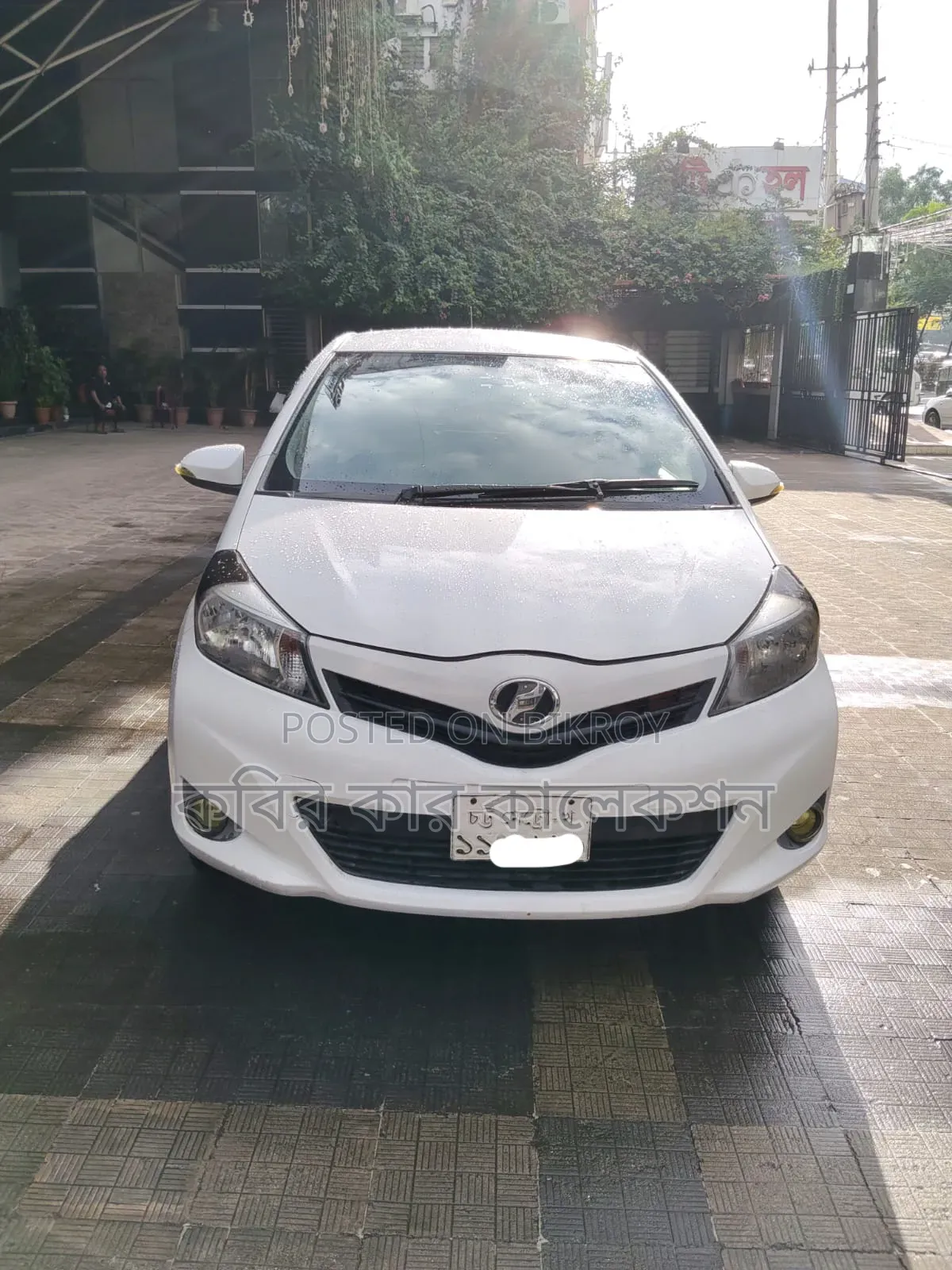 Toyota Vitz 2012 White