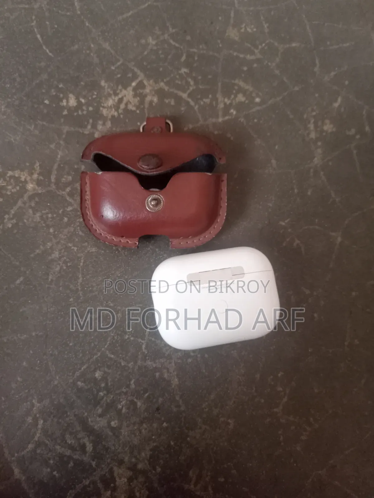 বিক্রির জন্য এয়ারপডস