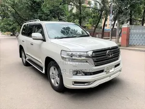 টয়োটা ল্যান্ড ক্রুজার ৪.৫ ভি৮ ভিএক্সআর ২০১৬ সাদা