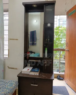 ড্রেসিং টেবিল