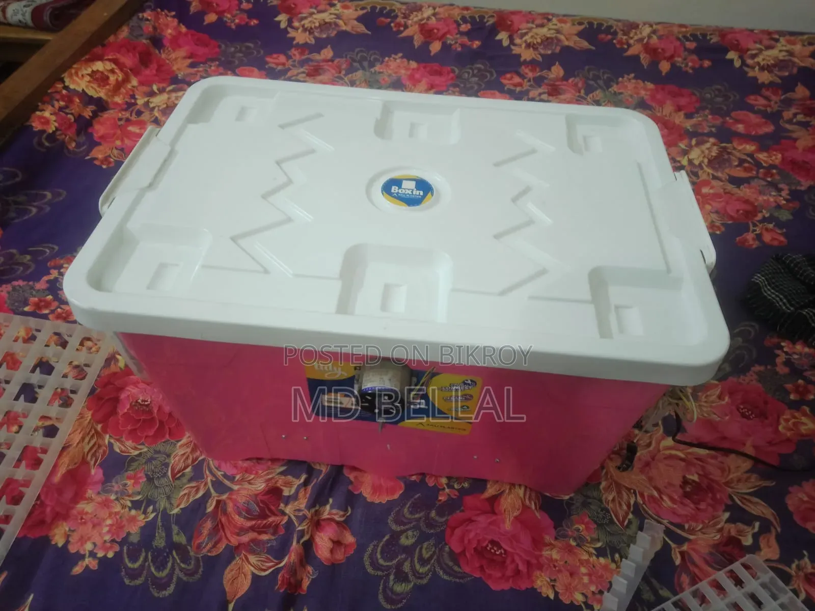 Automatic incubator for hatching chicken and quail eggs