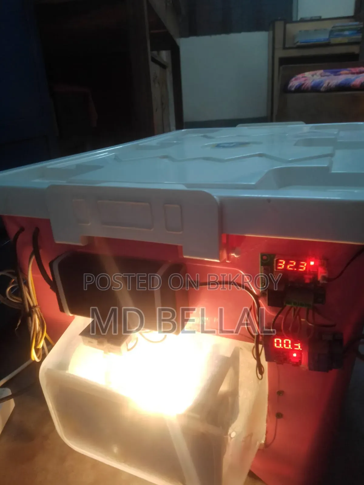 Automatic incubator for hatching chicken and quail eggs