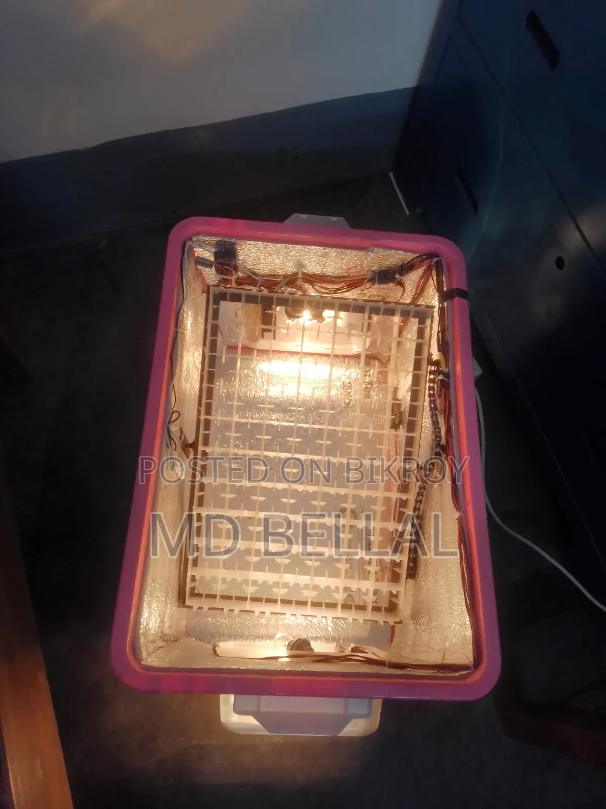 Automatic incubator for hatching chicken and quail eggs