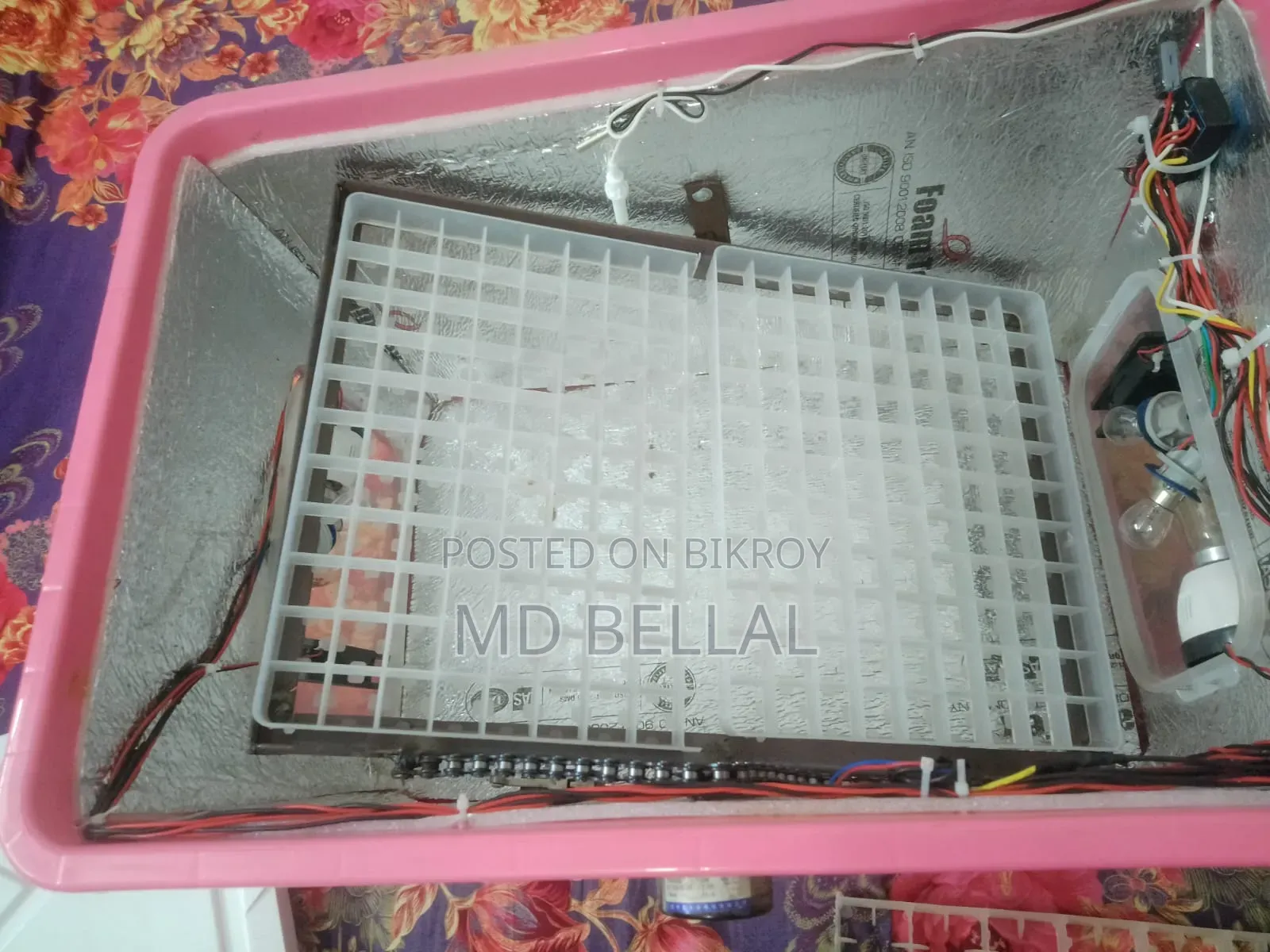Automatic incubator for hatching chicken and quail eggs
