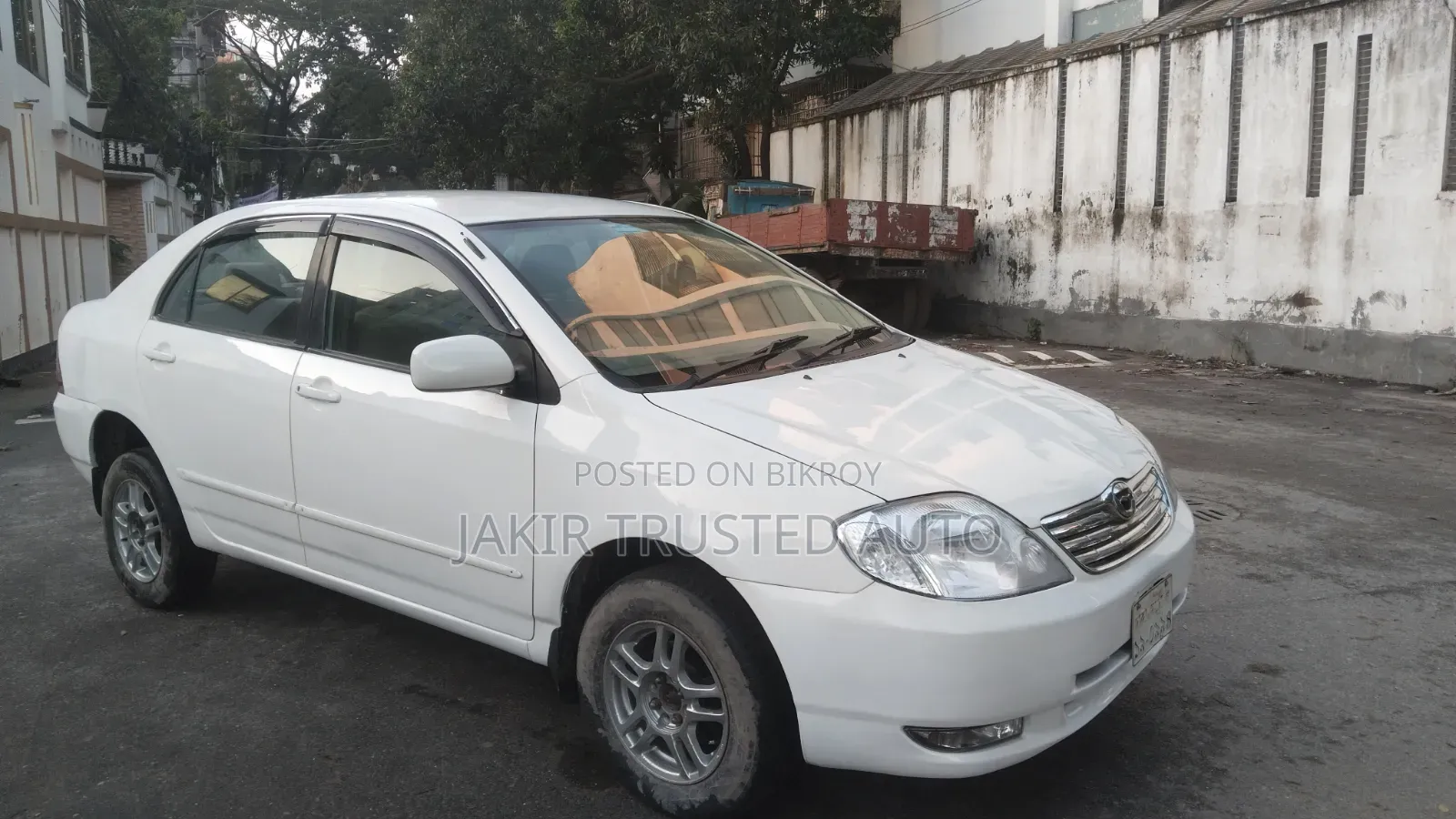 টয়োটা করোল্লা ২০০১ হোয়াইট