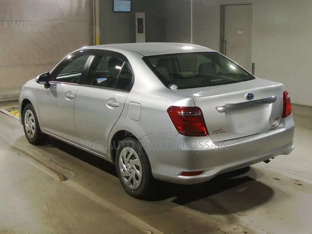 Toyota Axio 2021 Silver