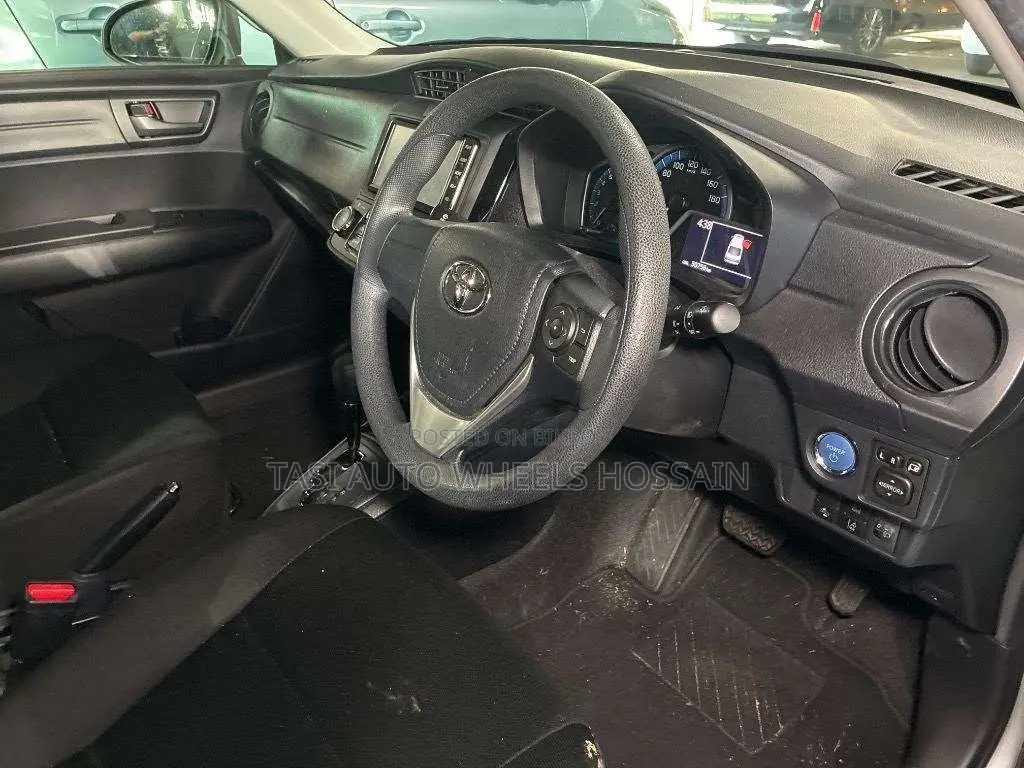 Toyota Axio 2021 Silver