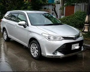 Toyota Corolla Fielder 1.5 Hybrid FWD 2017 Silver