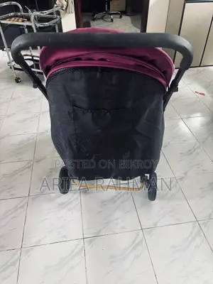 এটি একটি বেবি স্ট্রোলার। ভালো মানের এবং ফ্রেশ